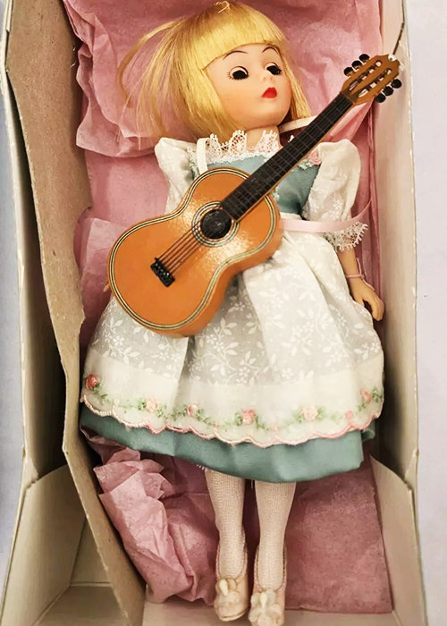 SOM Madame Alexander dolls - Maria with guitar