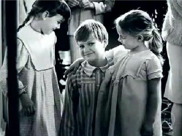 Debbie, Kym and Duane giggle