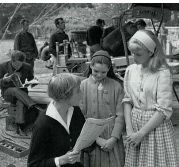 Julie reads in Variety magazine she is nominated for an Academy Award for Mary Poppins.